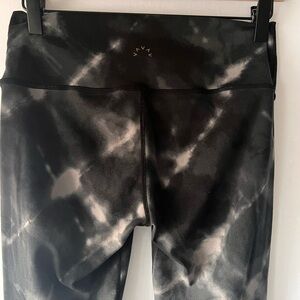 Varley Black and Gray Tie-Dye Leggings